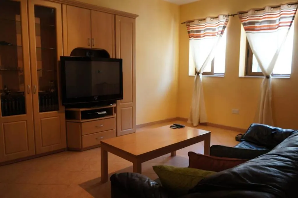 Private Room In Shared Apartment Close To University Of Malta & Mater Dei Birkirkara